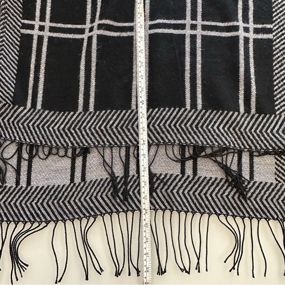 Marc New York (Andrew Marc) | Black, Grey/White Plaid Wrap / Shrug | One Size - Picture 14 of 14